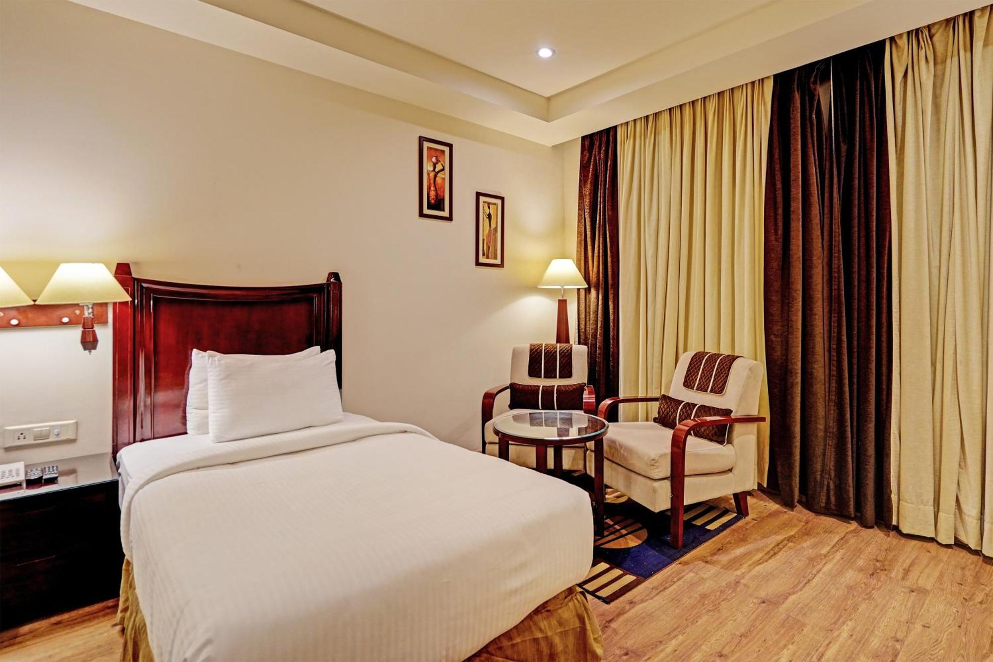 Hotel Grand Aerotech New Delhi Eksteriør billede