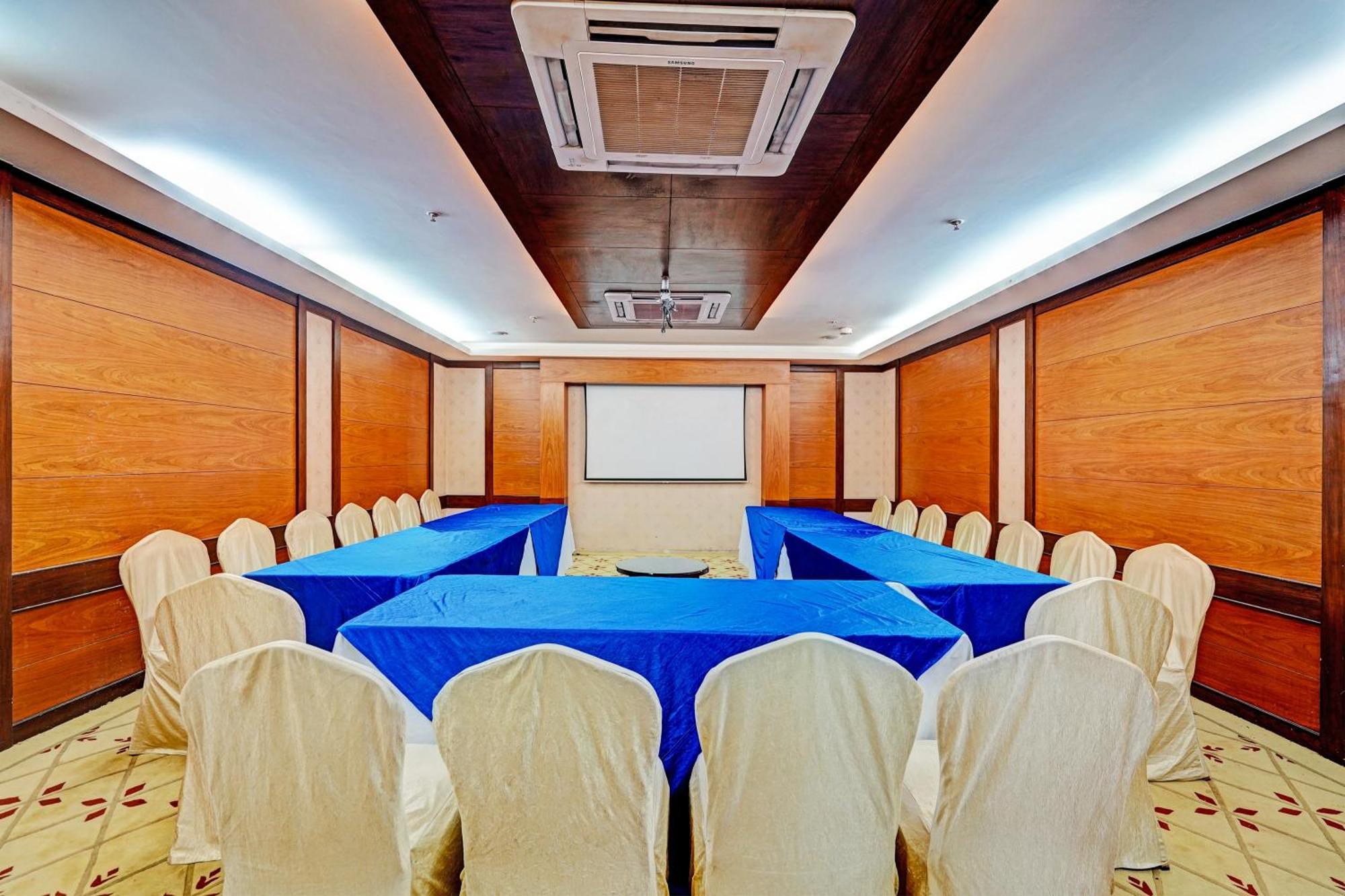 Hotel Grand Aerotech New Delhi Eksteriør billede